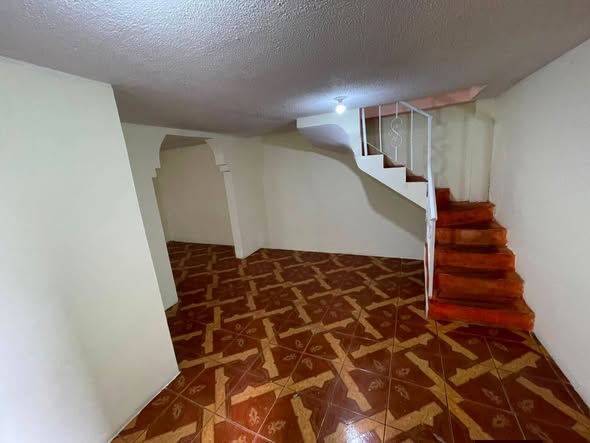 Casa de 3 pisos en arriendo en Ponceano Bajo