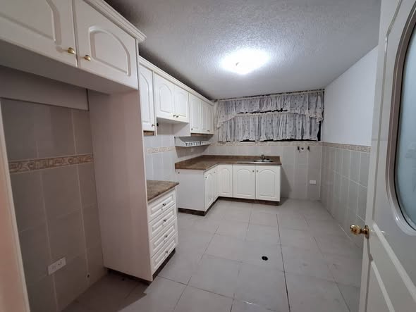 Departamento de 3 habitaciones cerca de SOLCA