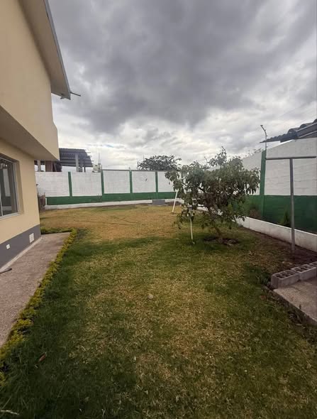 Casa en arriendo en el sector de Tumbaco