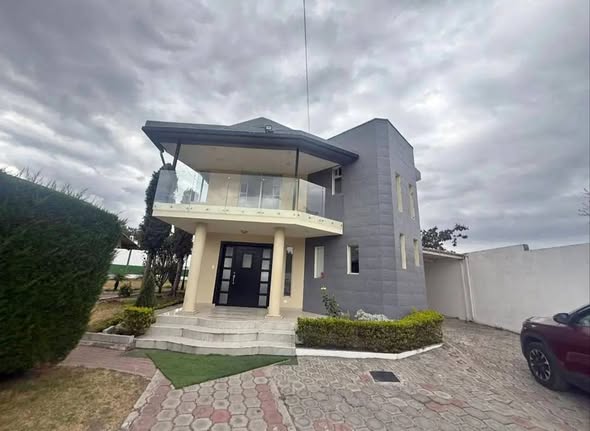 Casa en arriendo en el sector de Tumbaco — foto 2 de 5