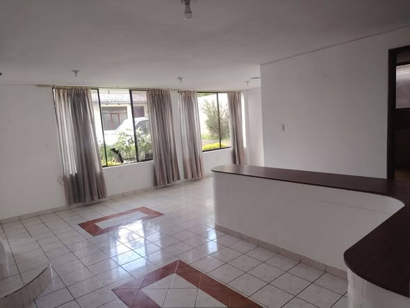 Departamento de tres habitaciones en Tumbaco
