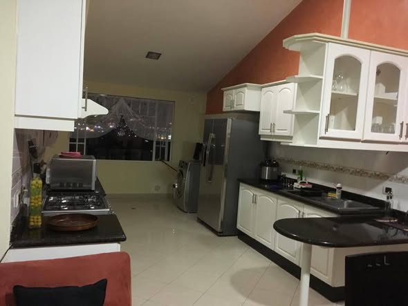 Departamento de 3 dormitorios en arriendo en Tumbaco