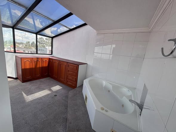Casa de 4 habitaciones en arriendo en El Condado — foto 2 de 5
