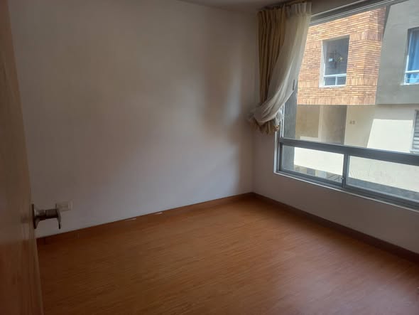 Casa de 3 pisos en arriendo cerca de Solca