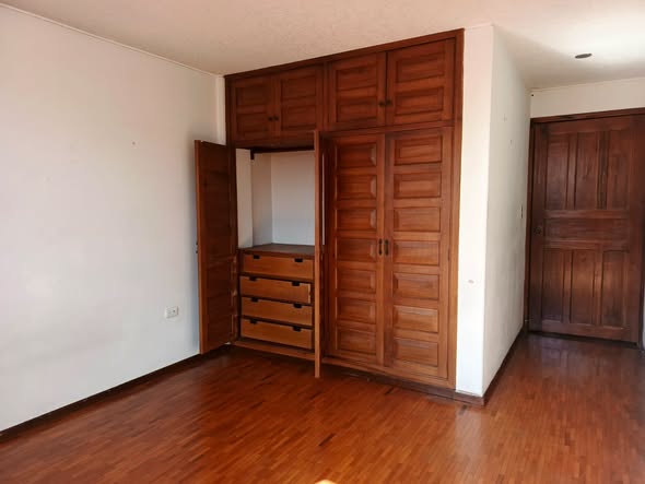 Departamento dúplex de tres dormitorios cerca de Solca — foto 2 de 5