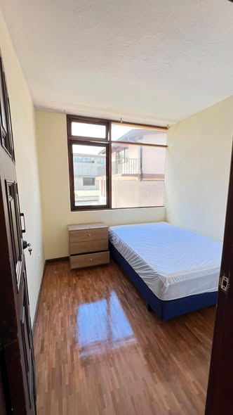 Habitación en arriendo para chicas en Rumipamba