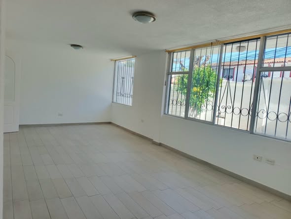 Casa independiente de 3 dormitorios, norte de Quito — foto 2 de 5