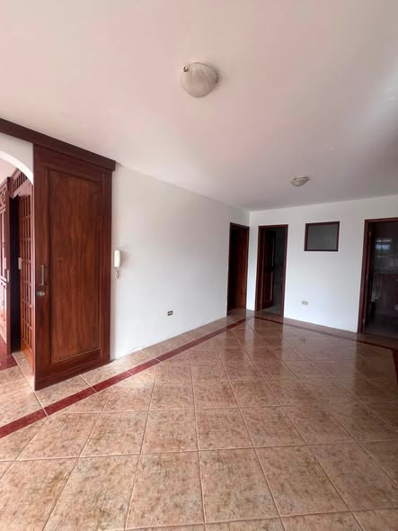 Departamento de 80 m² en conjunto privado en Cumbayá — foto 2 de 5