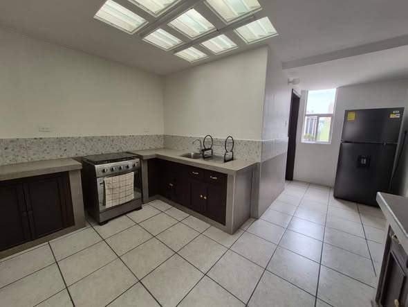 Departamento de 2 dormitorios en arriendo en República y 10 de Agosto — foto 3 de 5