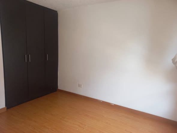 Casa de 3 pisos en arriendo cerca de Solca — foto 2 de 5