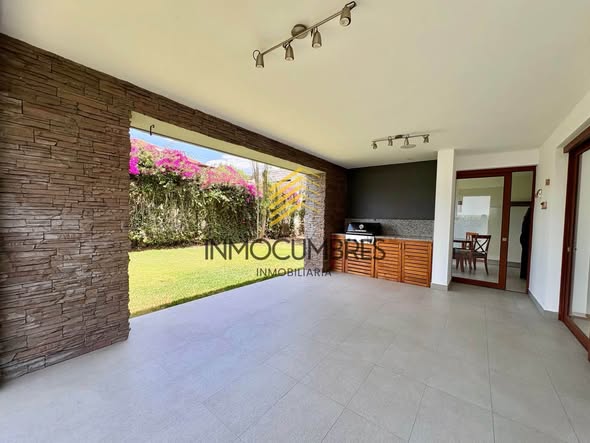 Casa sin amoblar en Cumbayá con línea blanca, 300 m² — foto 2 de 5
