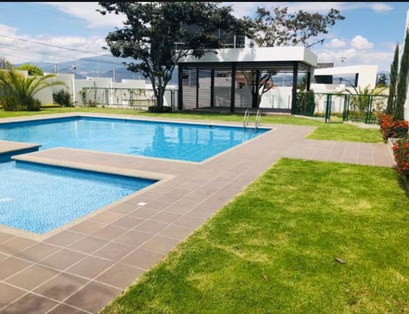 Casa en arriendo en Puembo — foto 2 de 5