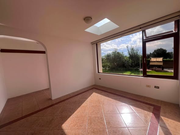 Departamento de 80 m² en conjunto privado en Cumbayá — foto 3 de 5