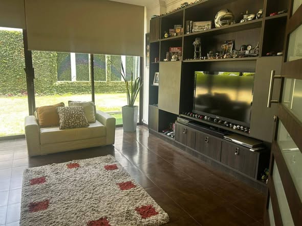 Casa de 680 m² en Cumbayá — foto 2 de 3