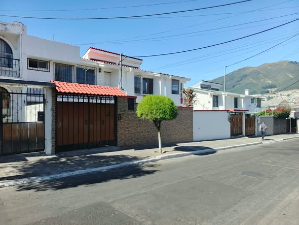 Casa independiente de 3 dormitorios, norte de Quito — foto 3 de 5