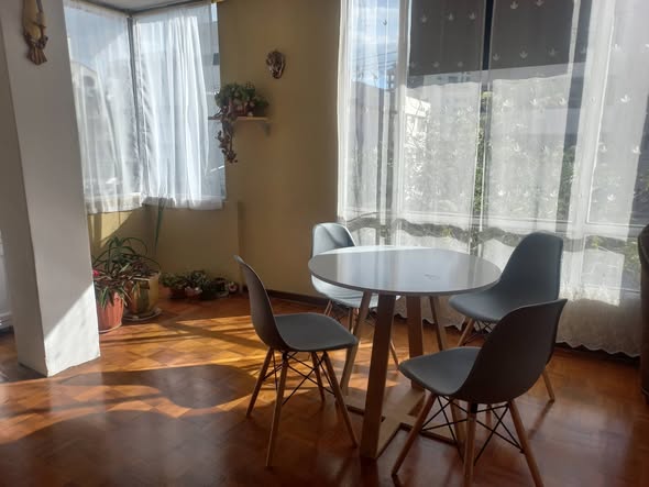Habitación amplia cerca del C.C. El Jardín — foto 2 de 3