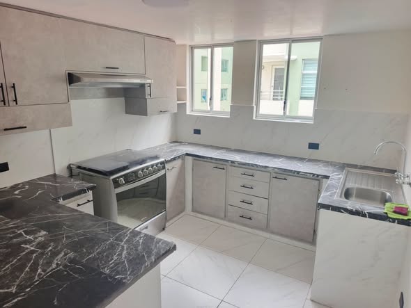 Departamento de tres dormitorios en arriendo cerca de Solca — foto 3 de 5