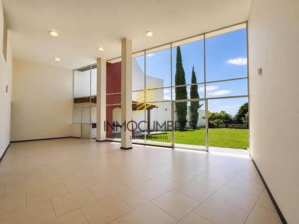 Casa en arriendo en Cumbayá, 937 m² y 5 habitaciones — foto 3 de 5