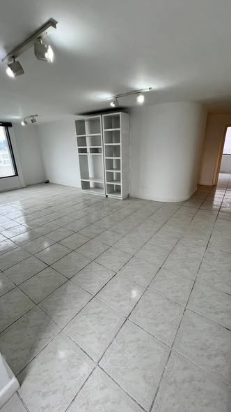 Departamento de tres dormitorios en arriendo en Iñaquito Alto — foto 4 de 5