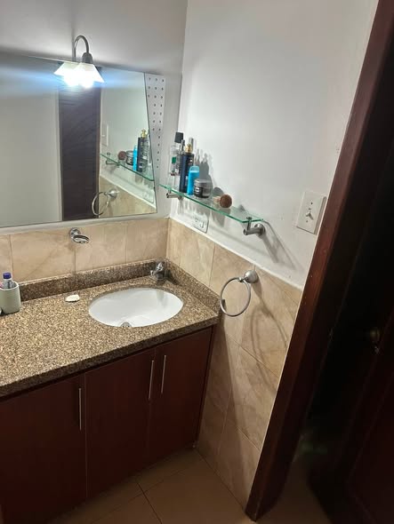 Habitación con baño propio cerca de la Gaspar de Villarroel — foto 4 de 5