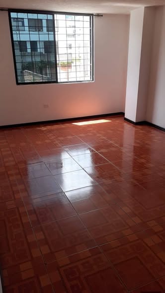 Departamento de tres dormitorios en arriendo, Prados del Condado — foto 4 de 5