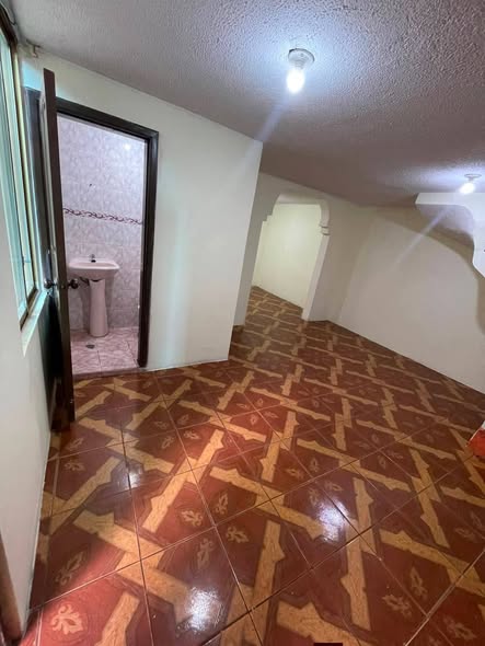 Casa de 3 pisos en arriendo en Ponceano Bajo — foto 5 de 5