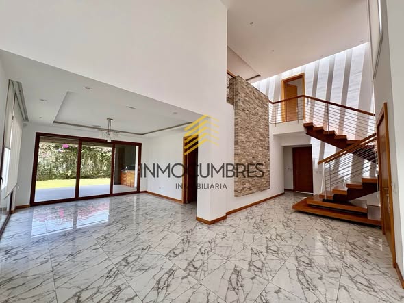 Casa sin amoblar en Cumbayá con línea blanca, 300 m² — foto 4 de 5