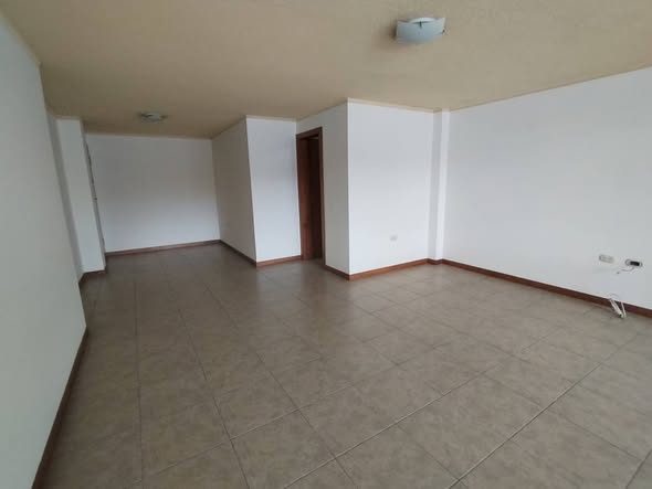 Departamento de 4 dormitorios en arriendo en La Kennedy — foto 3 de 5