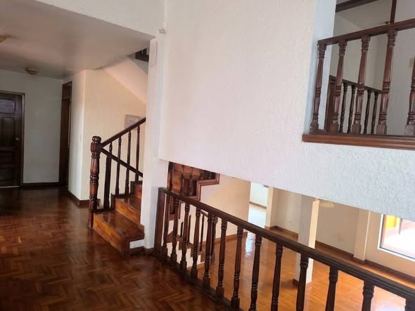 Casa de cinco dormitorios en arriendo en Tumbaco — foto 2 de 5
