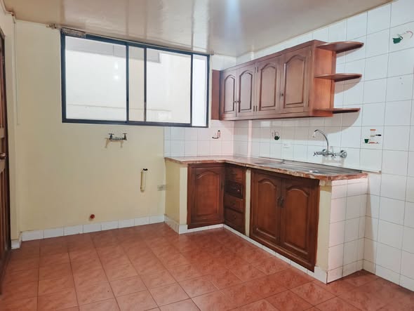 Departamento dúplex de tres dormitorios cerca de Solca — foto 3 de 5