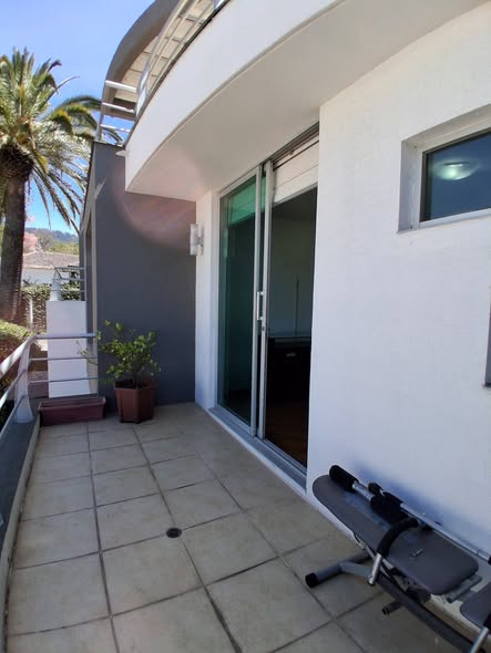 Casa de 3 pisos en Cumbayá — foto 2 de 5