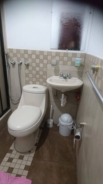Habitaciones amobladas en arriendo para mujeres en La Kennedy — foto 3 de 4