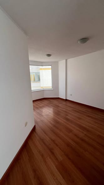 Casa en arriendo en La Primavera, Cumbayá — foto 3 de 5