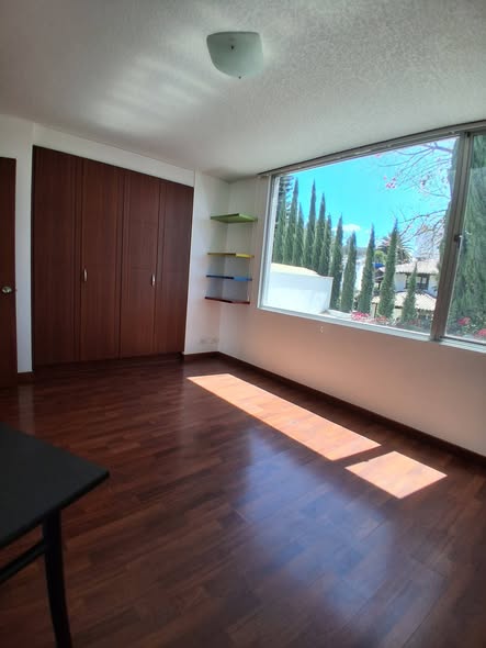 Casa de 3 pisos en Cumbayá — foto 3 de 5