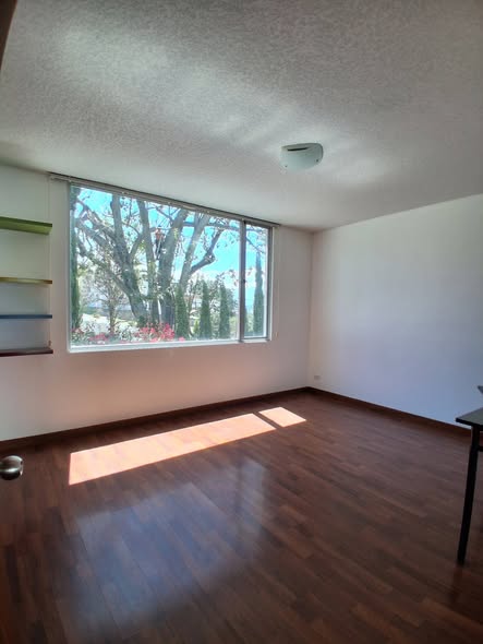 Casa de 3 pisos en Cumbayá — foto 4 de 5