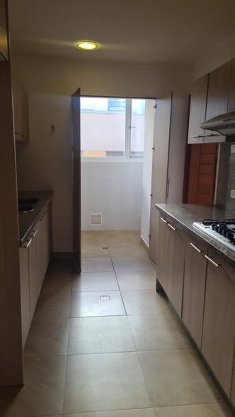 Departamento de 3 habitaciones en arriendo frente al colegio Benalcázar — foto 3 de 5
