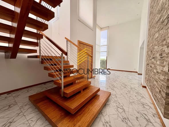 Casa sin amoblar en Cumbayá con línea blanca, 300 m² — foto 5 de 5
