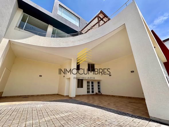 Casa en arriendo en Cumbayá, 937 m² y 5 habitaciones — foto 5 de 5
