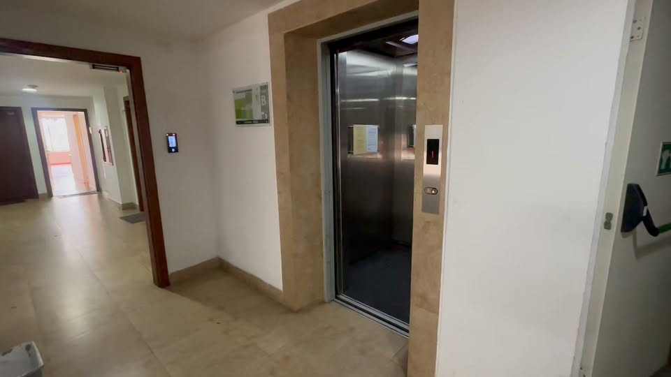 Departamento de 3 dormitorios en arriendo en Los Laureles — foto 5 de 6