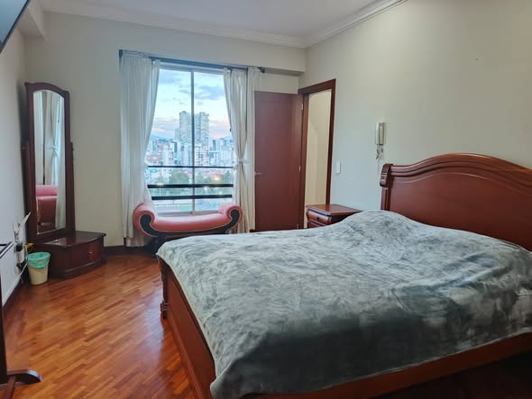 Suite amoblada de 52 m² en arriendo en Av. 6 de Diciembre — foto 4 de 5