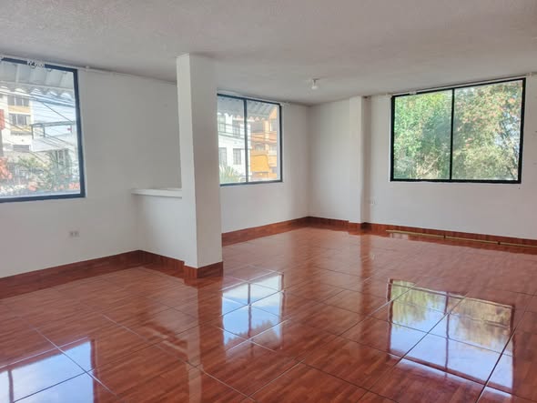 Departamento dúplex de tres dormitorios cerca de Solca — foto 5 de 5