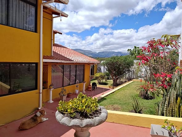 Casa de cinco dormitorios en arriendo en Tumbaco — foto 5 de 5