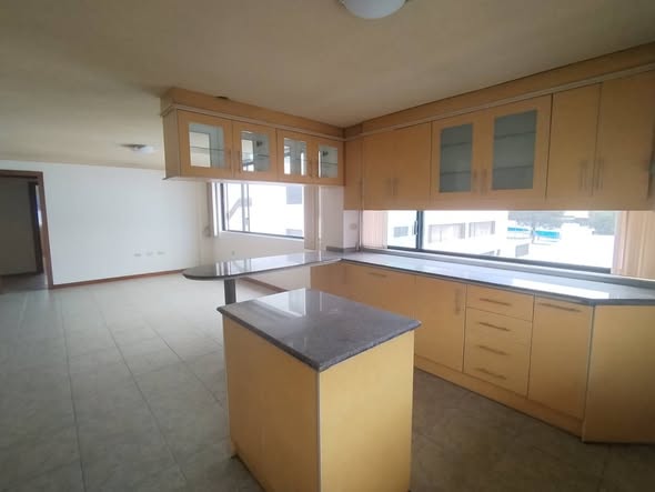 Departamento de 4 dormitorios en arriendo en La Kennedy — foto 5 de 5